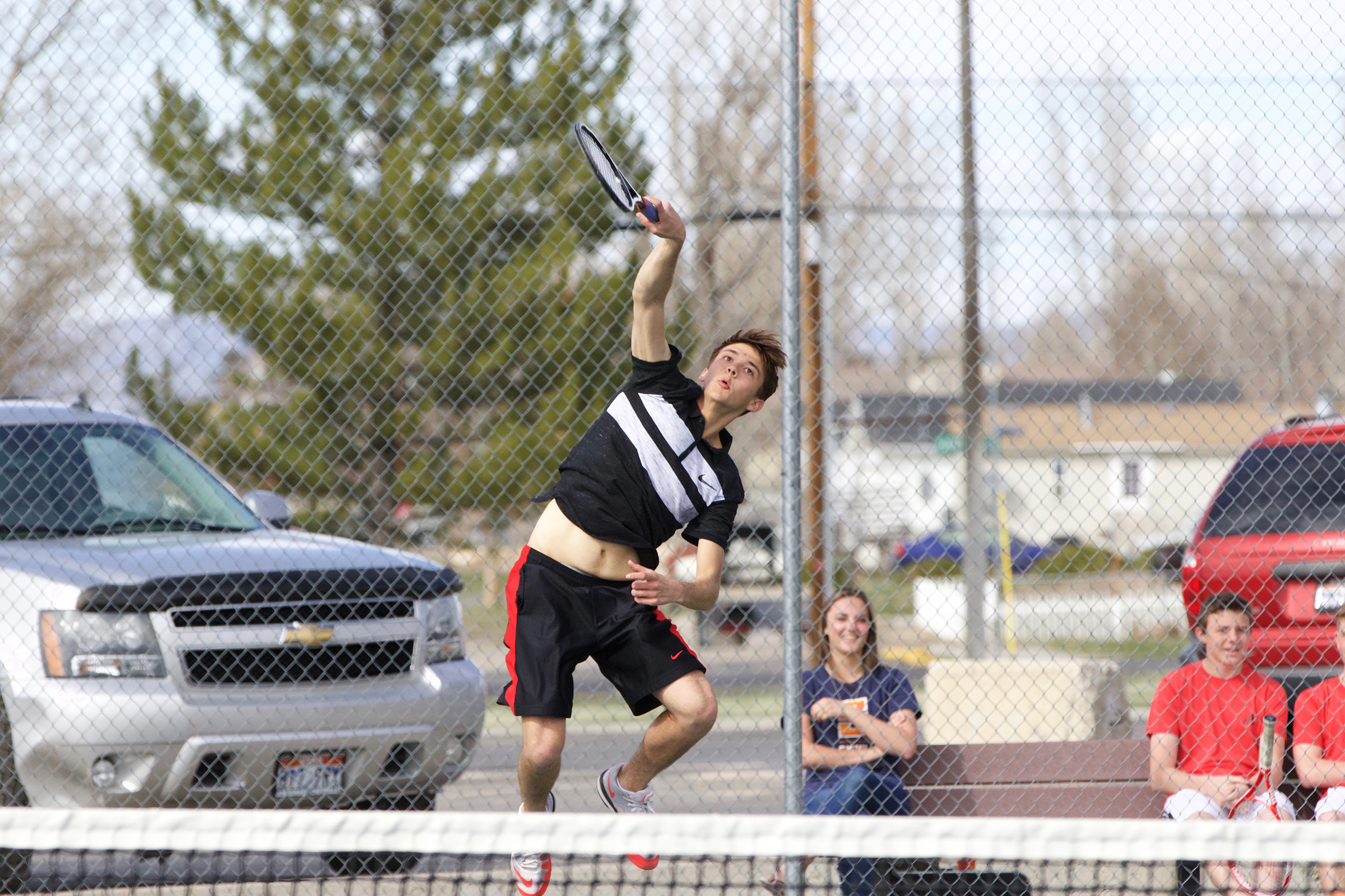Boys Tennis gets off to strong 2-0 start to season