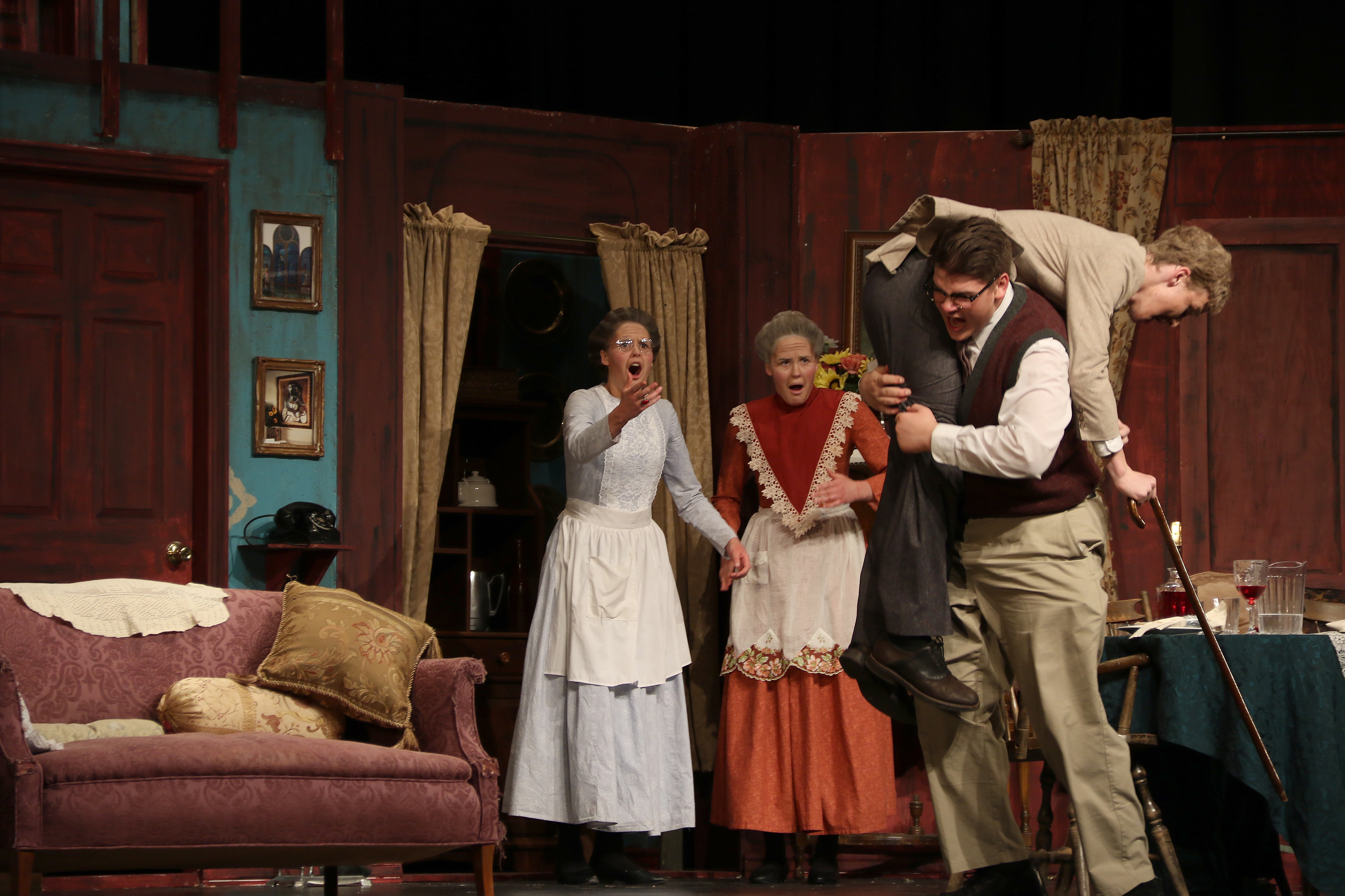 “Arsenic and Old Lace” demonstrates actors’ talent