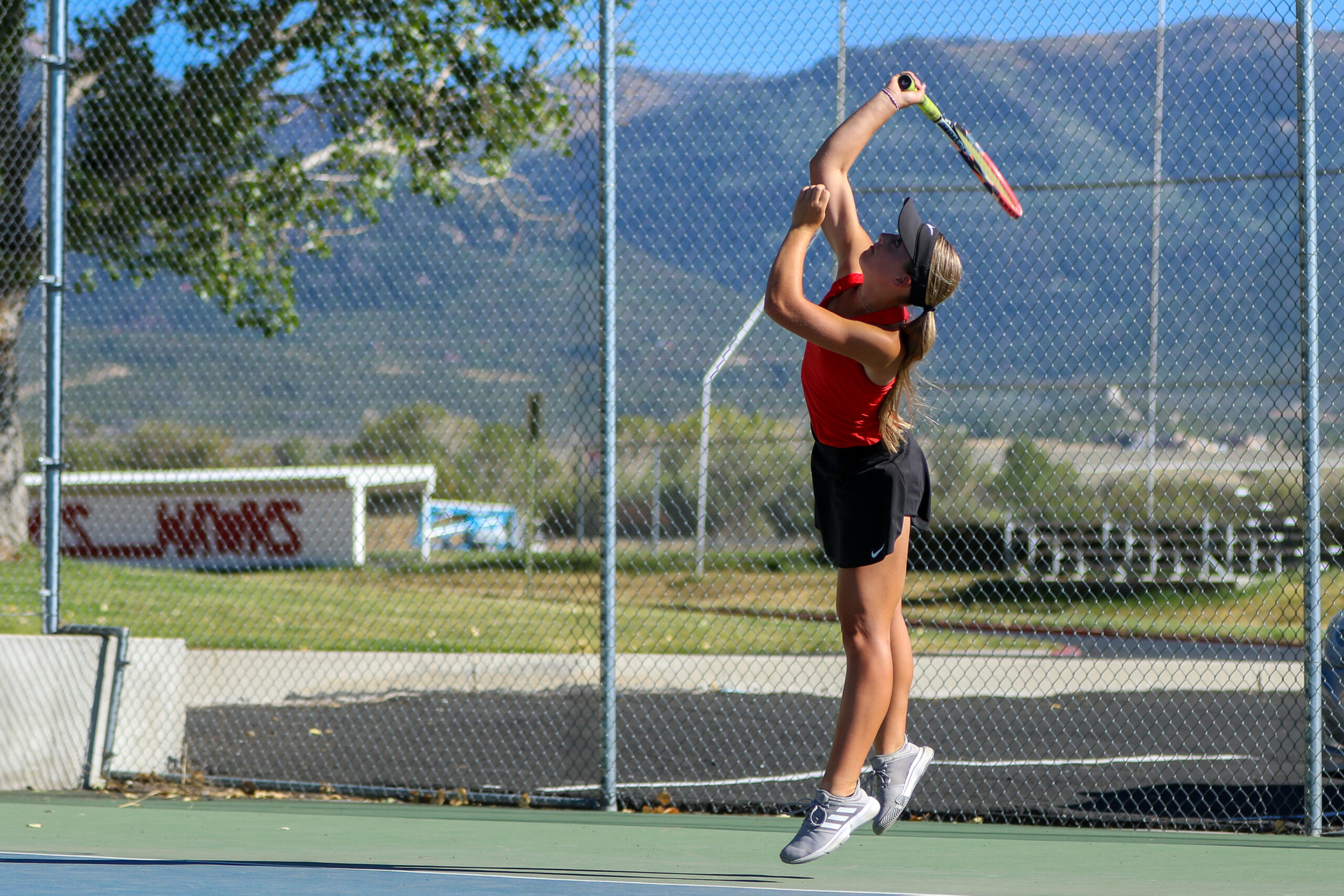 Tennis team battles up and down season, finishes strong in region