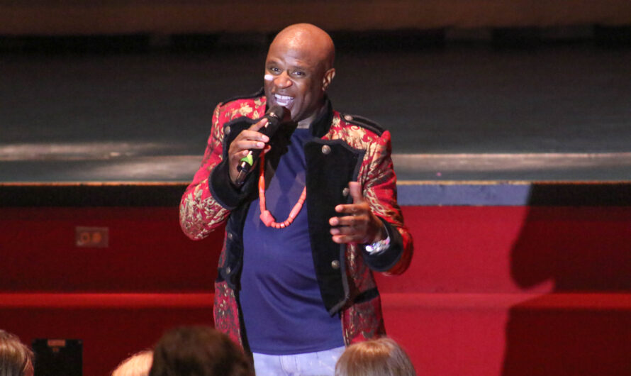 Performer Alex Boyé visits NS for mental health night